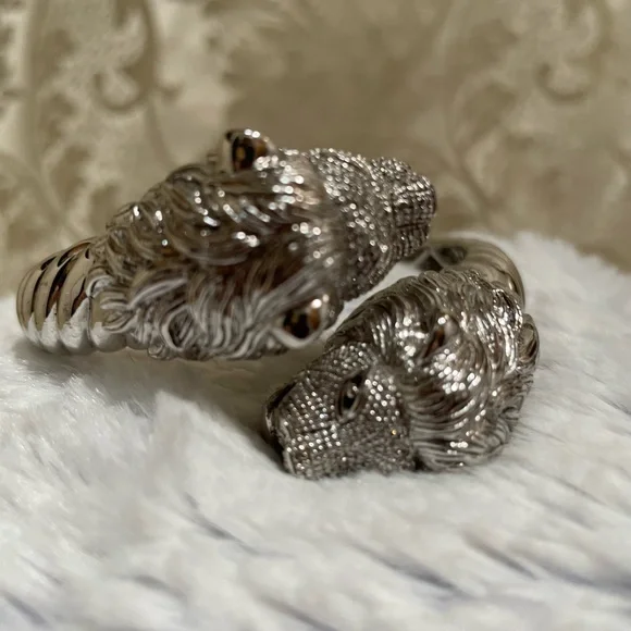 Sterling silver 925 Diamond accents Loins Heads bracelet Hefty in weight - Picture 2 of 11